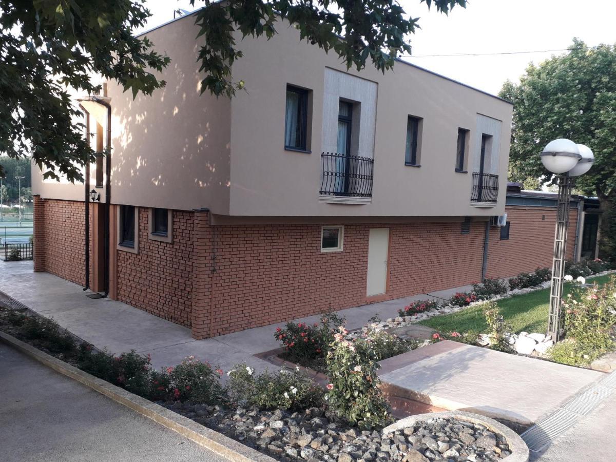 Hotel Marina Oasa Grocka Exterior photo